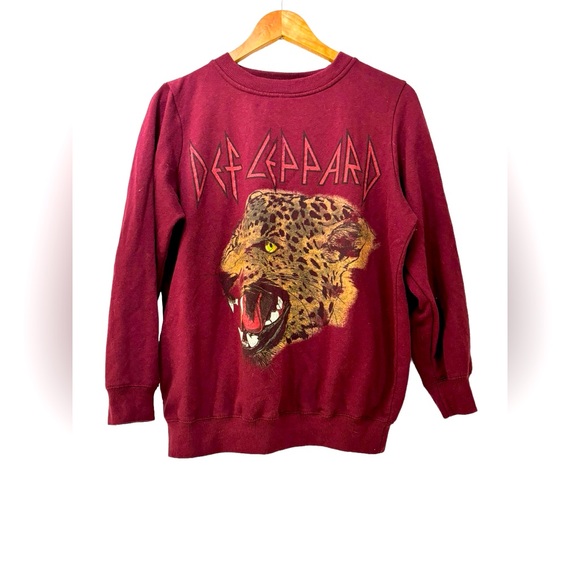 Def Leppard Sweatshirt Womens Size Medium Top Burgundy‎ Band Sweatshirt - Picture 1 of 5